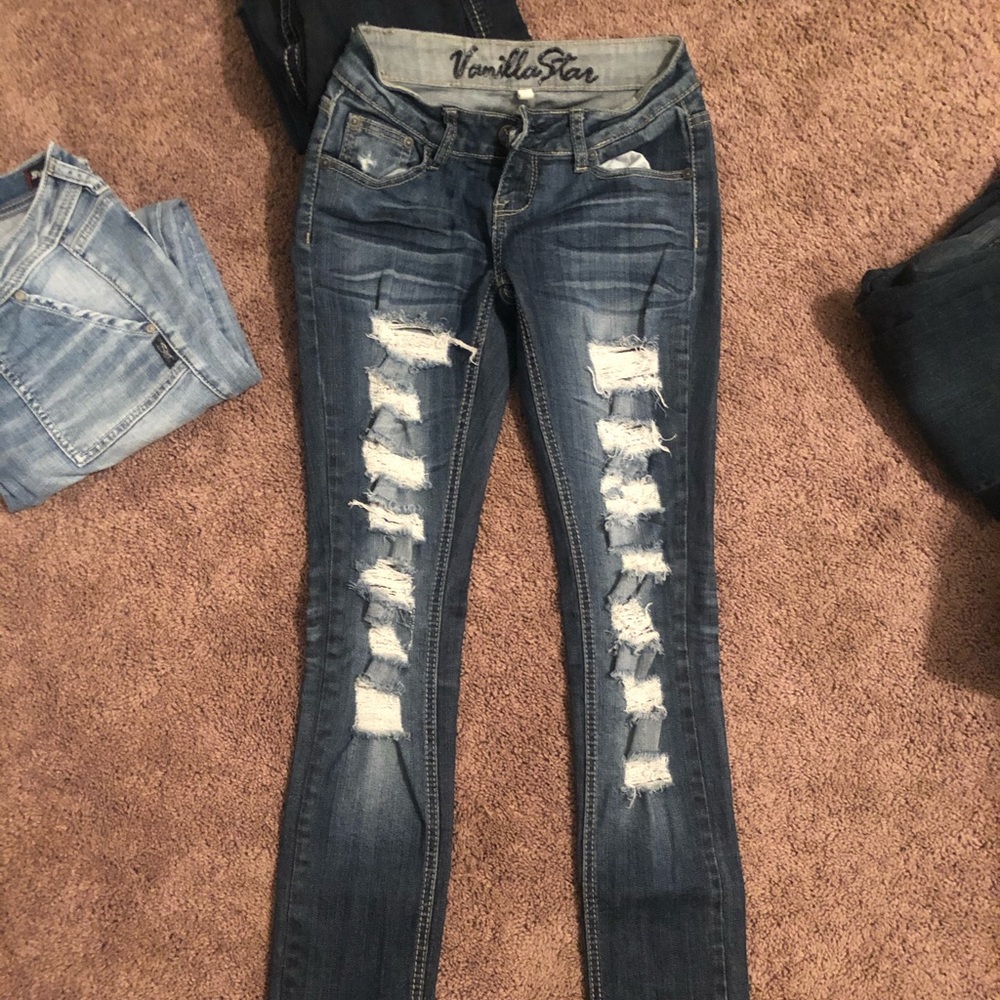 Distressed skinny jeans